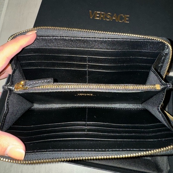 Versace Croc Embossed Long Wallet
Calf Leather NWT $725 - Picture 5 of 6